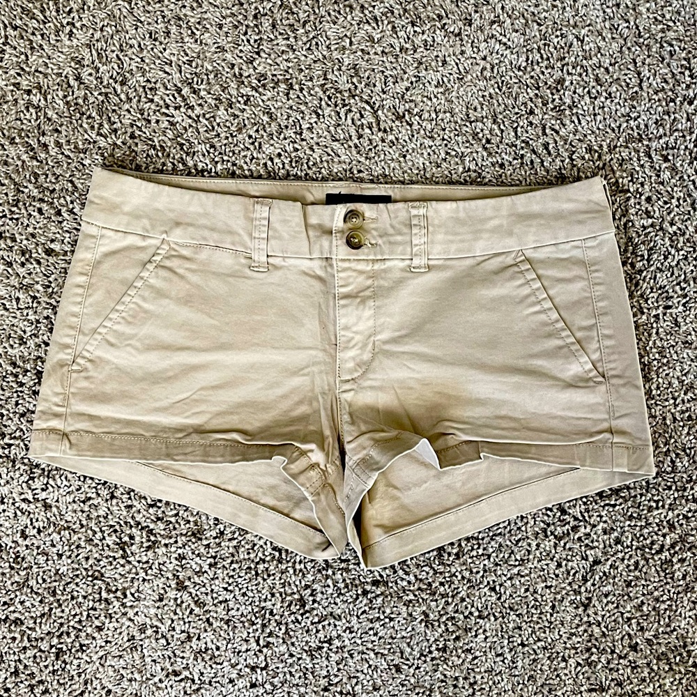 American Eagle Low Rise Khaki Shorts Size 8